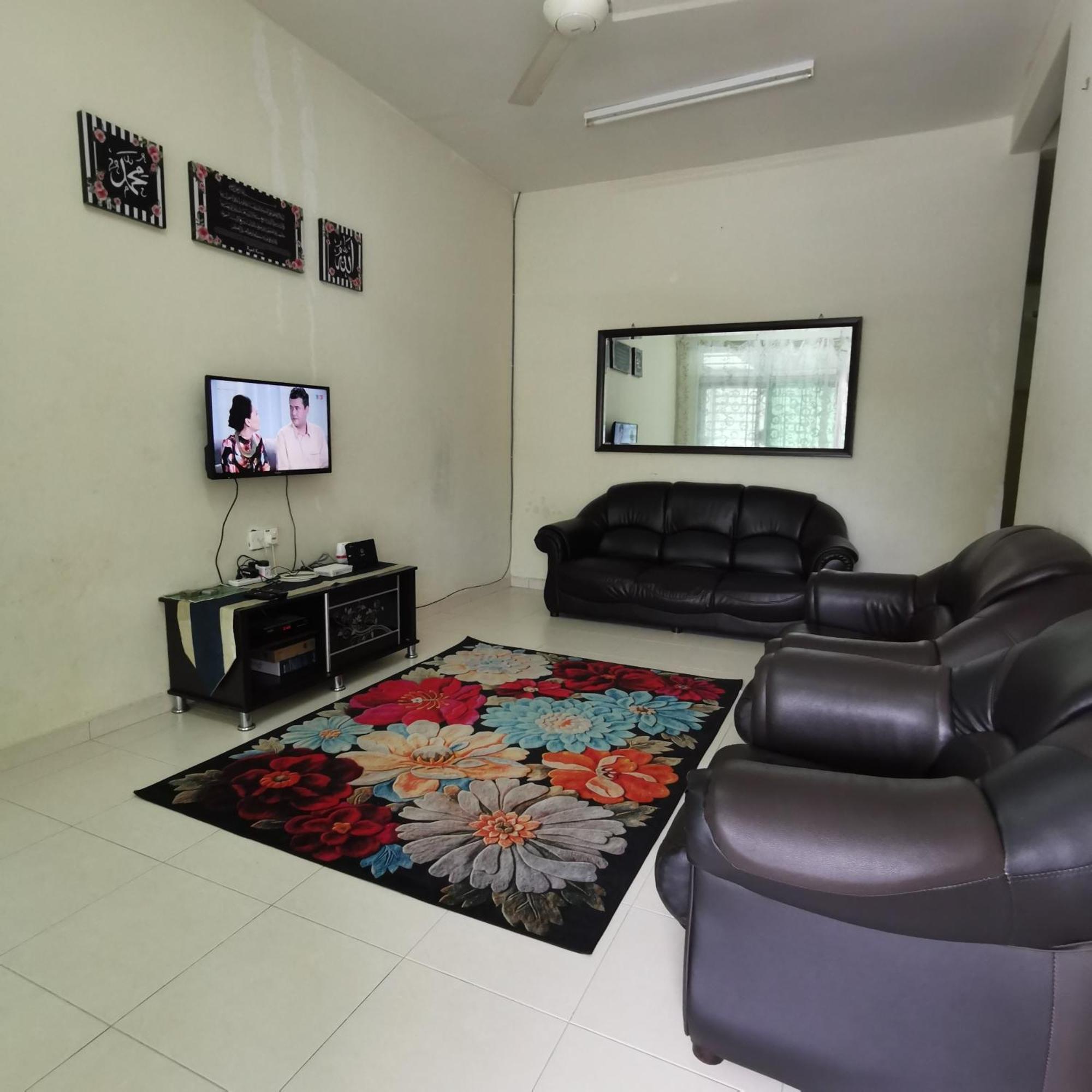 Homestay Murah Melaka Melayu Sahaja Exterior photo