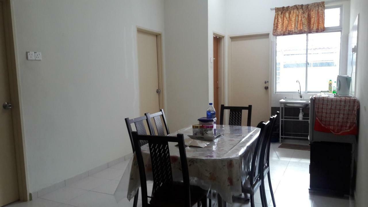 Homestay Murah Melaka Melayu Sahaja Exterior photo