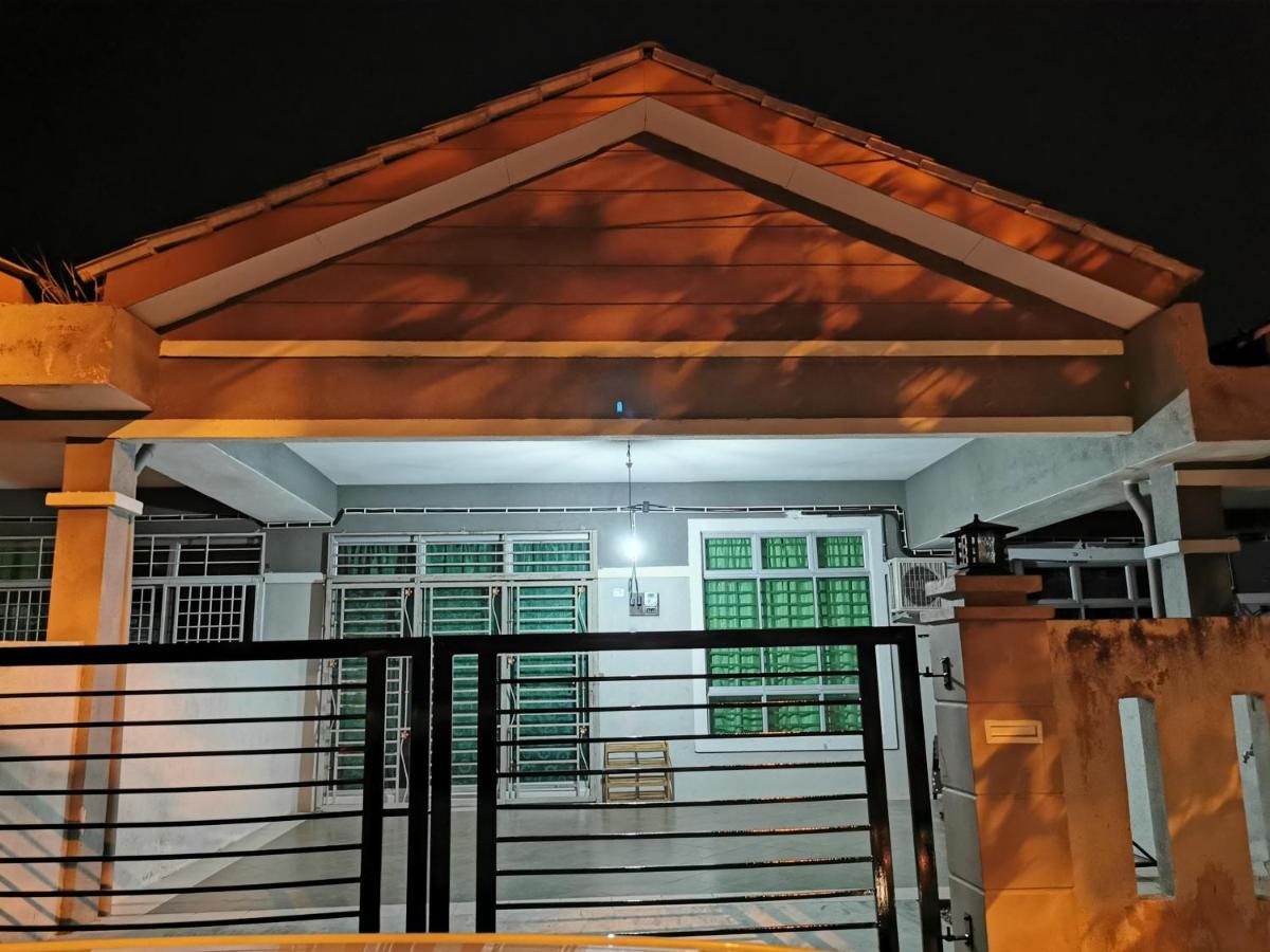 Homestay Murah Melaka Melayu Sahaja Exterior photo