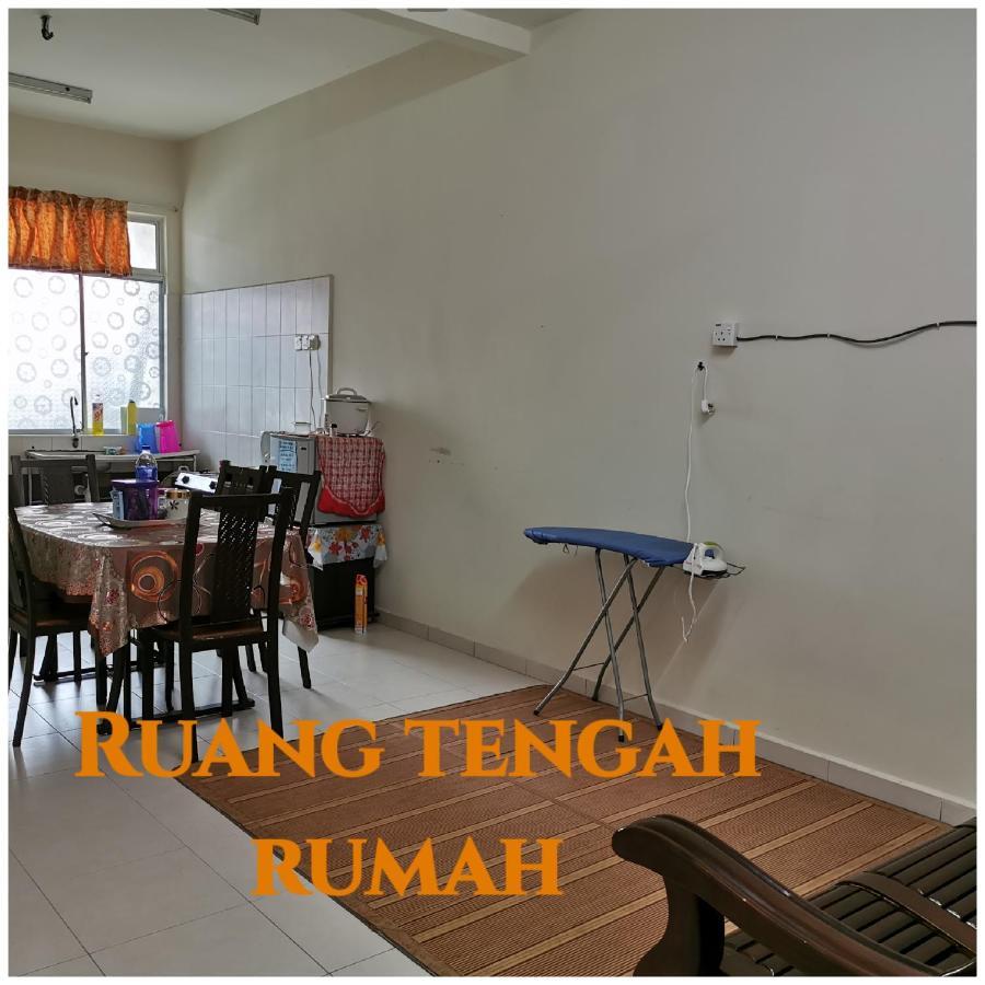 Homestay Murah Melaka Melayu Sahaja Exterior photo